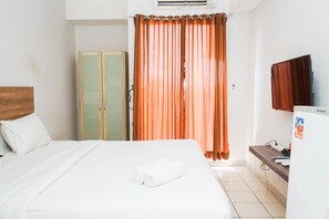 1 bedroom, free WiFi, bed sheets - Cozy And Simply Studio At Serpong Greenview Apartment (South Tangerang)