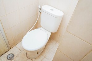 Bathroom - Cozy And Simply Studio At Serpong Greenview Apartment (South Tangerang)