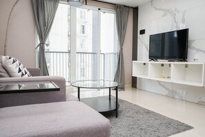 Room | Living area | TV - Fancy And Fabulous 2Br At Casa De Parco Apartment (Pagedangan)