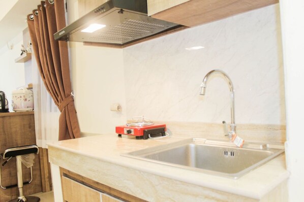 Private kitchen - Homey And Enjoy 2Br Apartment At Meikarta (Cikarang)