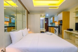 1 bedroom, free WiFi, bed sheets - Strategic And Comfort Studio At Menteng Park Apartment (Jakarta)