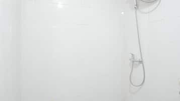 Room | Bathroom | Shower, towels