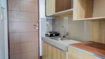 Room | Private kitchen | Fridge, stovetop, cookware/dishes/utensils