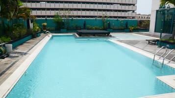 Kolam renang terbuka