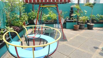 Kawasan main kanak-kanak – terbuka