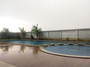 Outdoor pool - Homey And Comfort Studio At The Enviro Apartment (Cikarang)
