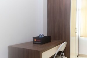 Room | 1 bedroom, free WiFi, bed sheets - Homey And Comfort Studio At The Enviro Apartment (Cikarang)