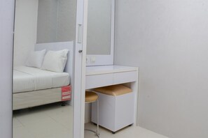 2 bedrooms, free WiFi, bed sheets - Strategic 2Br At Bassura City Apartment (Jakarta)