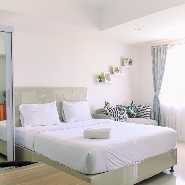 1 bedroom, free WiFi, bed sheets - Big Studio Room And Comfy Baileys Apartment (South Tangerang)