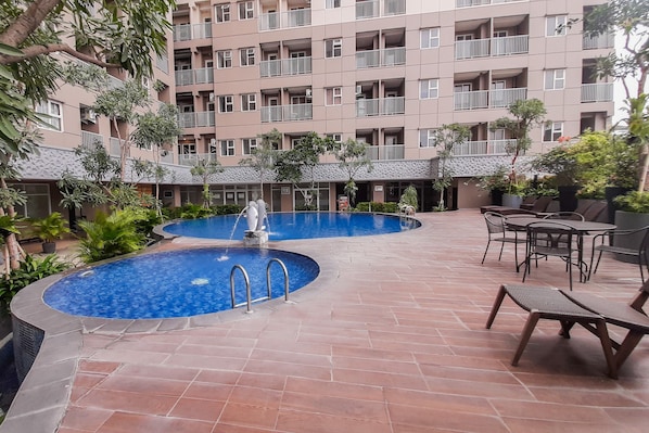 حمّام سباحة خارجي