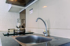 1 bedroom, free WiFi, bed sheets - Big Studio Room And Comfy Baileys Apartment (South Tangerang)