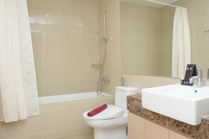 Habitación | Baño | Regadera y toallas 
