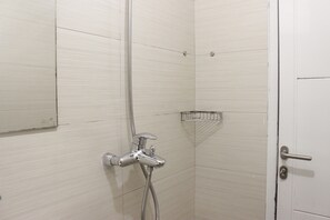 Room | Bathroom - Elegant & Stylish Studio At Gateway Pasteur Apartment (Cimahi)
