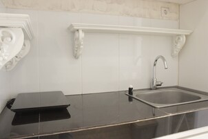 Room | Private kitchen | Fridge, stovetop, cookware/dishes/utensils