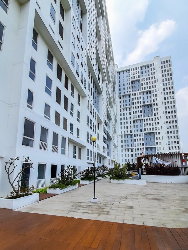 Exterior - Fancy And Nice Studio At Patraland Urbano Apartment (Bekasi)