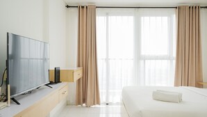 Interior - Comfy Studio Casa De Parco Apartment With Great City View (Pagedangan)