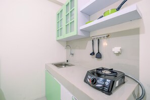 룸 | 전용 주방 | 냉장고, 쿡탑, 조리 도구/접시/주방 기구