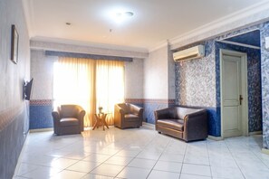Interior - Enchanting Spacious 2Br+1 Apartment At Taman Beverly (Surabaya)