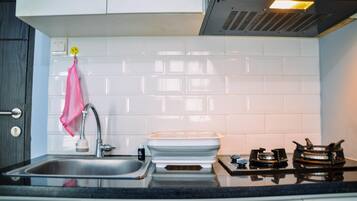 Room | Private kitchen | Fridge, stovetop, cookware/dishes/utensils