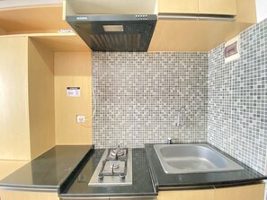 Room | Private kitchen - Relaxing 2Br Apartment At The Jarrdin Cihampelas (Bandung)