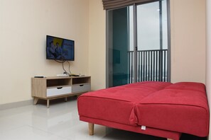 Room | Living room | TV - Fully Furnished With Comfortable Design 1Br Apartment At Pejaten Park Residence (Jakarta)