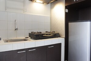 2 bedrooms, free WiFi, bed sheets - Comfy & Clean 2Br Apartment At Gateway Ahmad Yani Cicadas (Bandung)