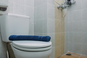 Bathroom - Homey And Simple Studio Apartment At Taman Melati Margonda (Depok)