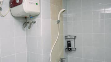 Habitació | Bany | Dutxa i tovalloles