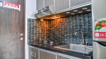 Room | Private kitchen | Fridge, stovetop, electric kettle, cookware/dishes/utensils