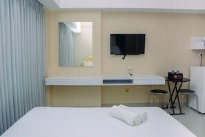 Room - Comfy With Modern Style Springlake Summarecon Studio Apartment (Bekasi)