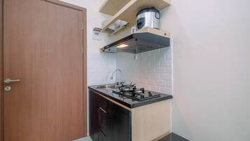 Kamar | Dapur pribadi | Lemari es, kompor, dan peralatan masak/sendok-piring