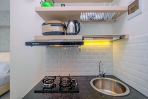 Rom | Eget kjøkken | Kjøleskap, kokeplater og kjøkkenutstyr