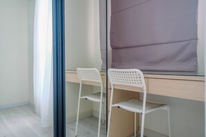 Interior - Sophisticated Studio Room At Podomoro Golf View Apartment By Travelio (Gunung Putri)