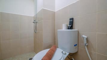 Room | Bathroom | Shower, towels