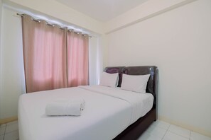 2 bedrooms, free WiFi, bed sheets - Homey 2Br Apartment At Podomoro Golf View By Travelio (Gunung Putri)