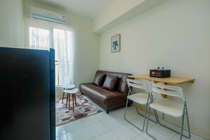 Interior - New Furnished 2Br Apartment At Podomoro Golf View By Travelio (Gunung Putri)