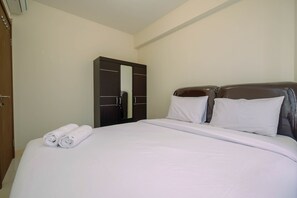 2 bedrooms, free WiFi, bed sheets - New Furnished 2Br Apartment At Podomoro Golf View By Travelio (Gunung Putri)