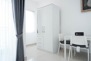 1 bedroom, free WiFi, bed sheets - Relax Studio Apartment At The Nest Near Puri By Travelio (Tangerang)