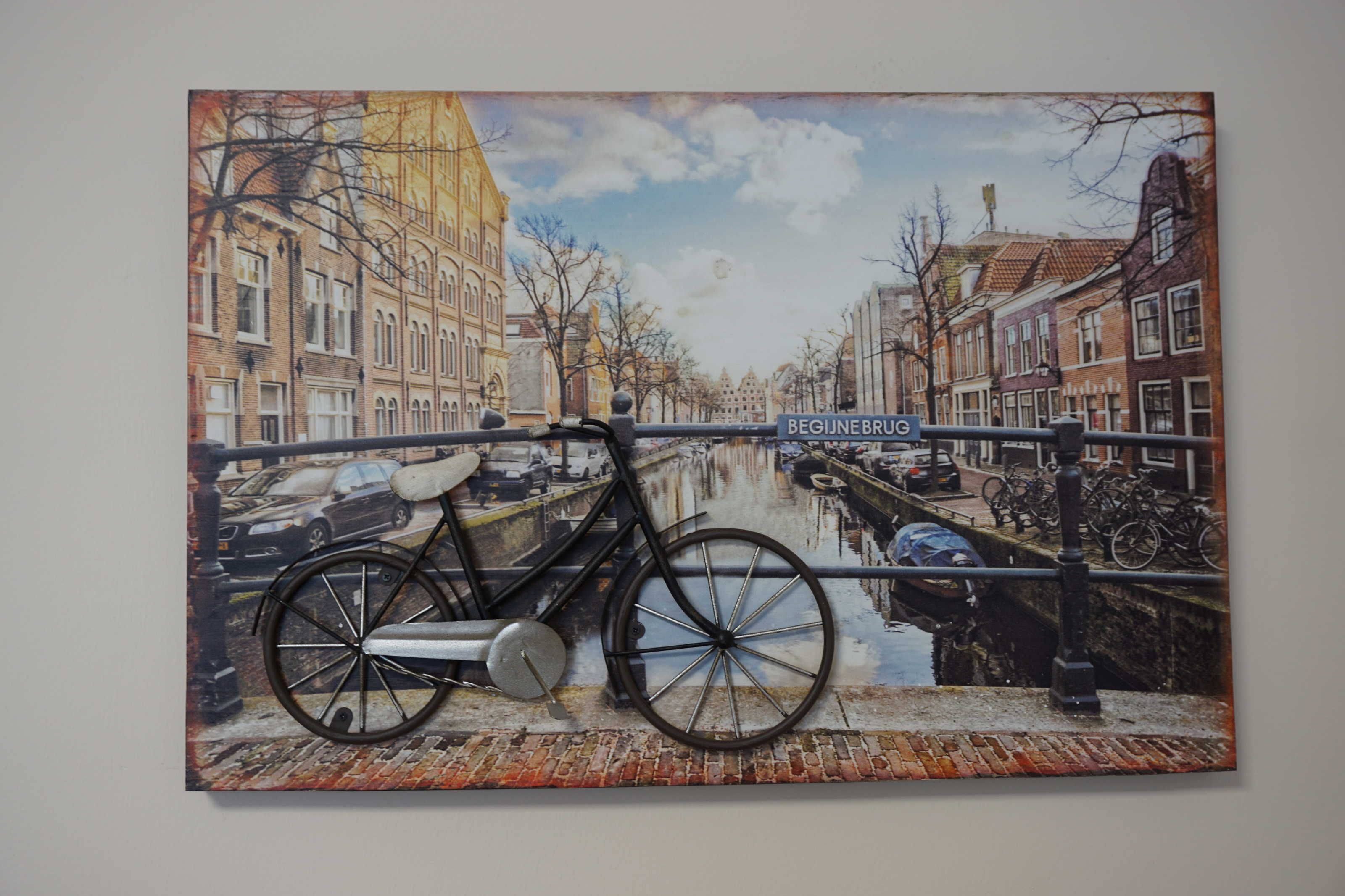 Ein Fahrrad auf einer Brücke, ein Schild mit der Aufschrift 'BEGIJNEBRUG'.