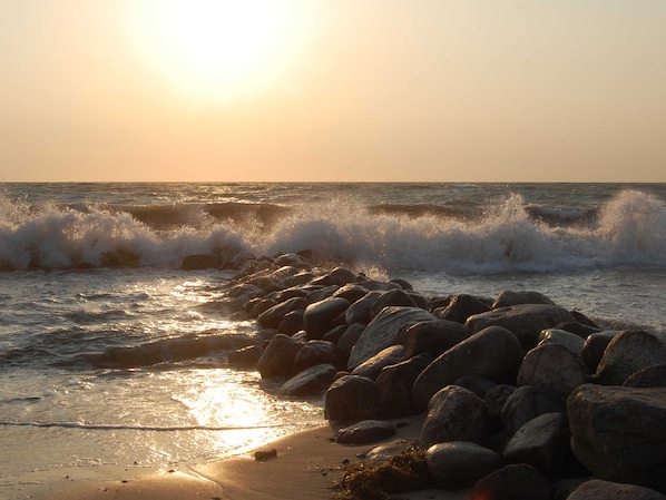 Unclassified image, 1 of 31, button