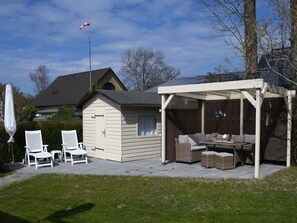 Unclassified image, 3 of 31, button