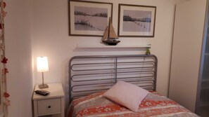 2 bedrooms, iron/ironing board, WiFi, bed sheets - Vacation home Seahorse (Brodersby)