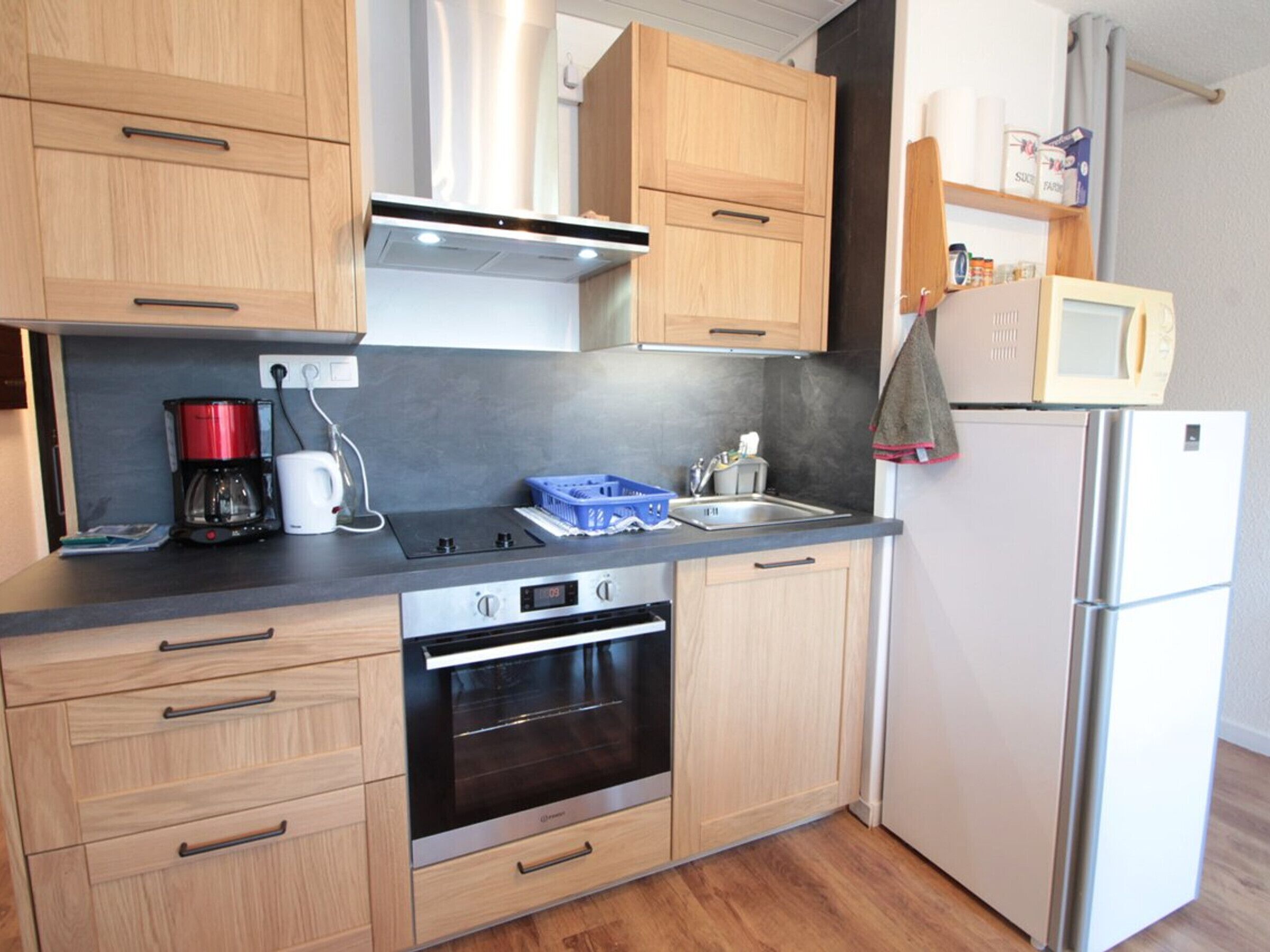 Microwave, dishwasher