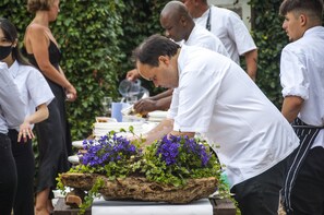 Outdoor dining - The Chilterns Fox (High Wycombe)