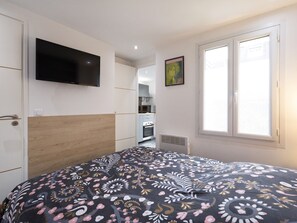 1 slaapkamer, een strijkplank/strijkijzer, gratis wifi, beddengoed