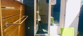 Small chalet with terrace near the city centre (with parking) : Chalet Grace De Capitani