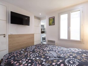 1 chambre, fer et planche à repasser, Wi-Fi gratuit, draps fournis