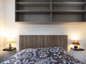 1 chambre, fer et planche à repasser, Wi-Fi gratuit, draps fournis