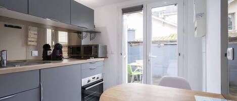 Fridge, microwave, oven, dishwasher