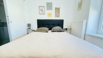 1 slaapkamer, een strijkplank/strijkijzer, gratis wifi, beddengoed